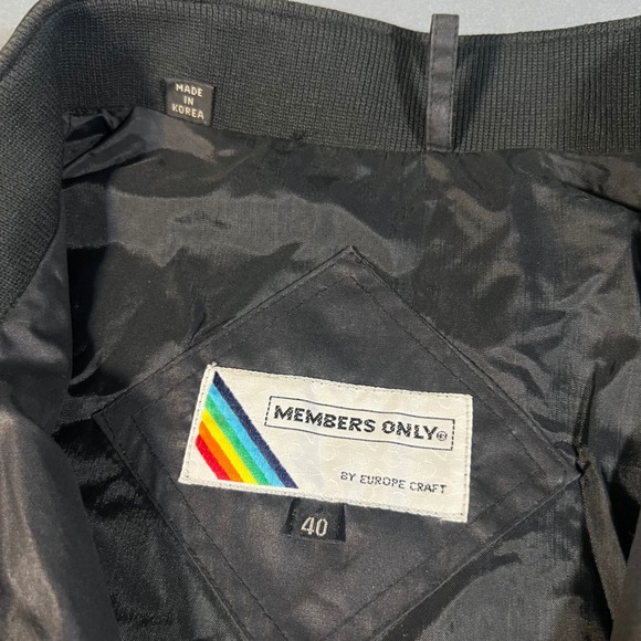 Vintage Members Only Rainbow Tag Bomber Jacket Black Full Zip Size 40 FLAWS - Picture 3 of 9